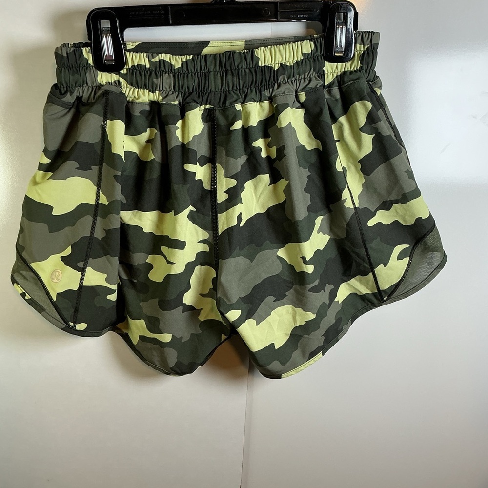 lululemon athletica Green Camo Athletic Shorts A555 - Picture 3 of 4